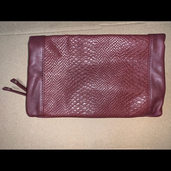 Snake Skin Embossed Clutch - Picture 2 of 4
